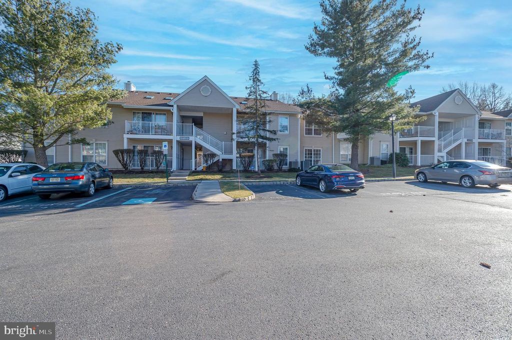 29 AMBERLY CT, Franklin Park, NJ 08823