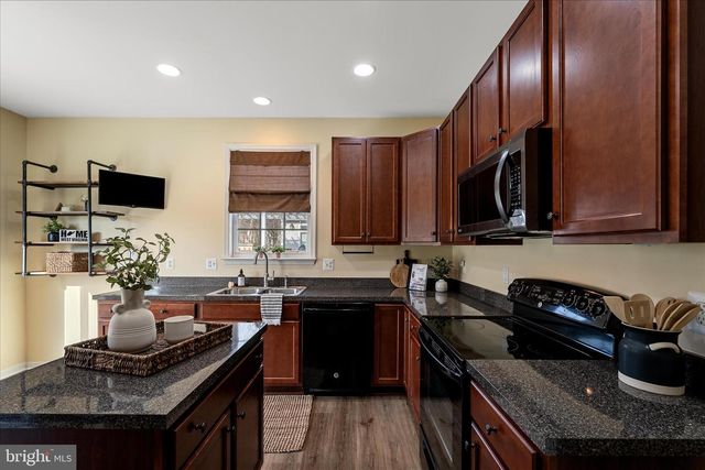 19 ODEN DR, Charles Town, WV 25414