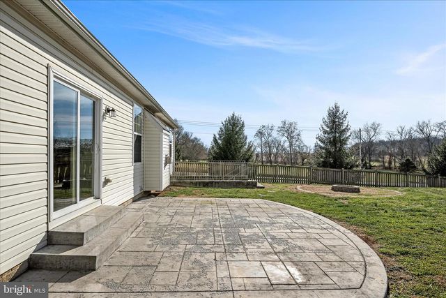 19 ODEN DR, Charles Town, WV 25414