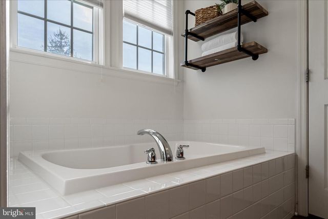 19 ODEN DR, Charles Town, WV 25414