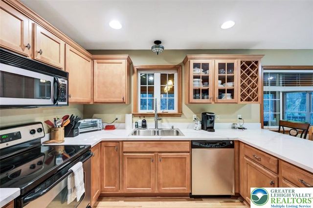 126 Eliot Lane, Penn Forest Twp, PA 18210