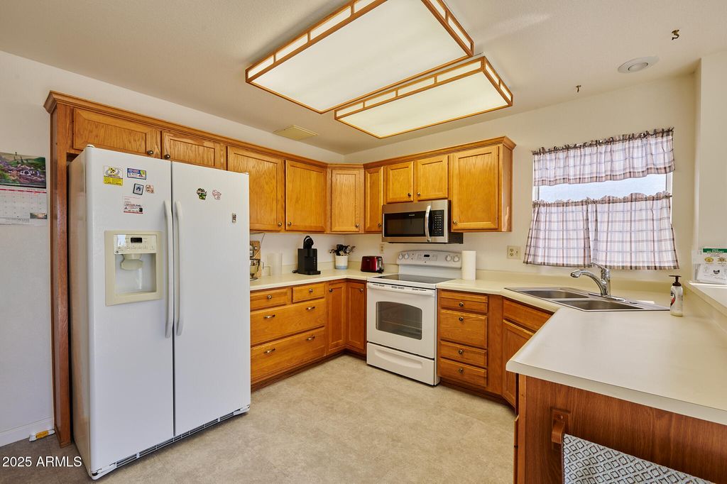 Image 5 of property listing at 20202 N MEDALLION Court, Sun City West, AZ 85375