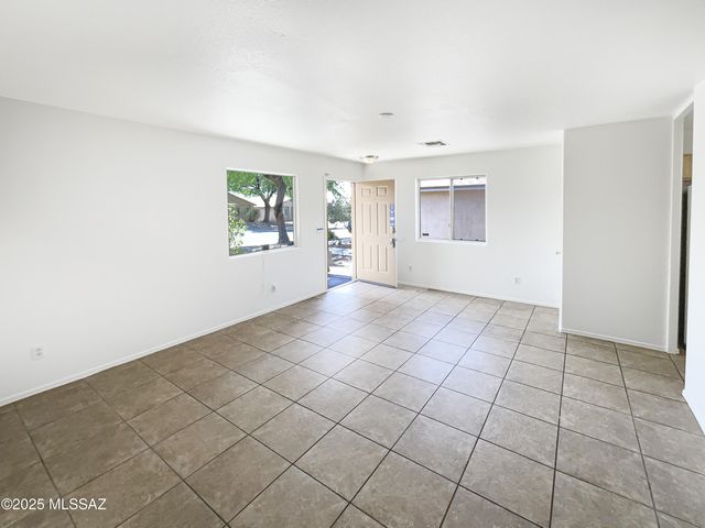 10061 E Paseo San Rosendo, Tucson, AZ 85747