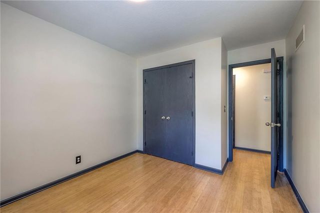 405 17th Avenue S, Greenwood, MO 64034