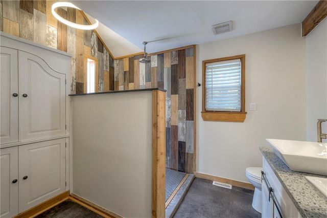 405 17th Avenue S, Greenwood, MO 64034