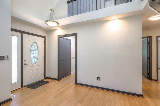 405 17th Avenue S, Greenwood, MO 64034