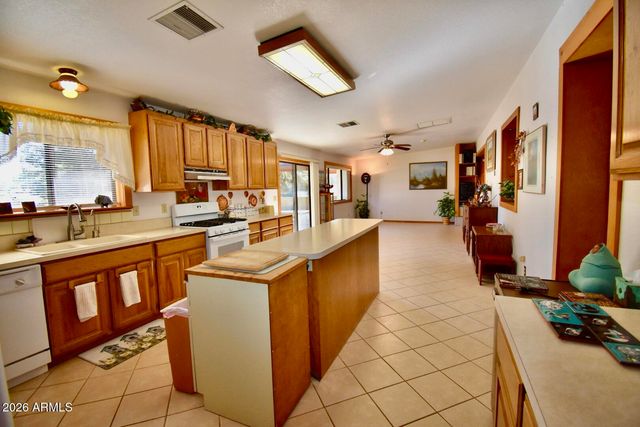 4310 N Lake View Drive, Rimrock, AZ 86335