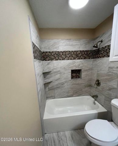 2336 Castle Hill Drive, Jackson, MS 39204