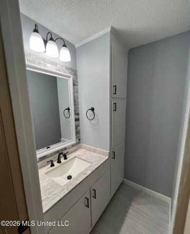 2336 Castle Hill Drive, Jackson, MS 39204