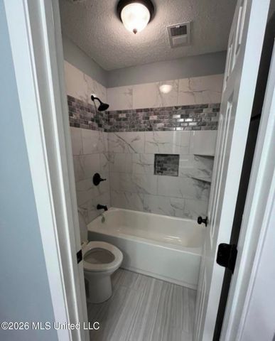 2336 Castle Hill Drive, Jackson, MS 39204