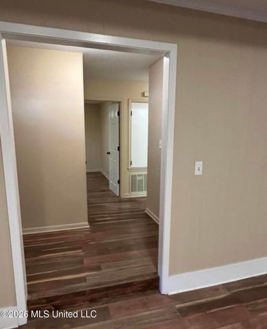 2336 Castle Hill Drive, Jackson, MS 39204