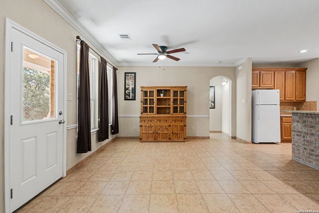 489 Lakeside Dr, Lakehills, TX 78063