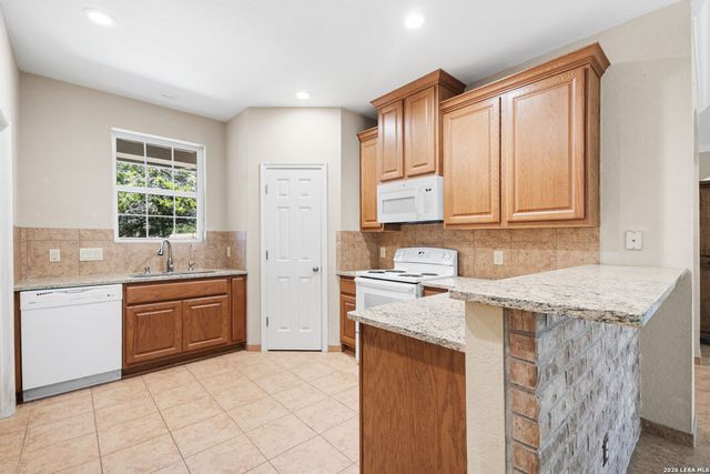 489 Lakeside Dr, Lakehills, TX 78063