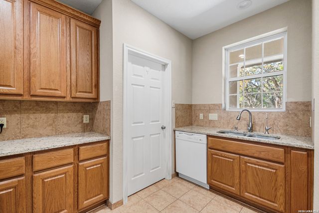 489 Lakeside Dr, Lakehills, TX 78063