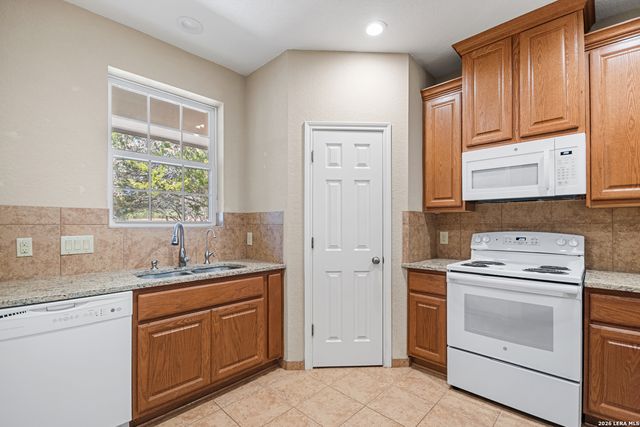 489 Lakeside Dr, Lakehills, TX 78063