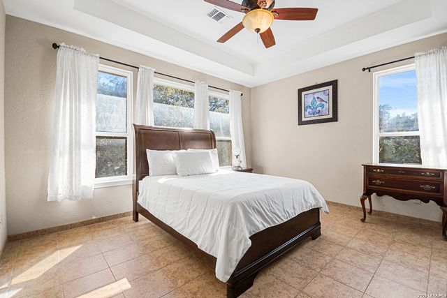 489 Lakeside Dr, Lakehills, TX 78063