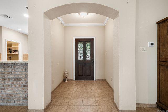 489 Lakeside Dr, Lakehills, TX 78063