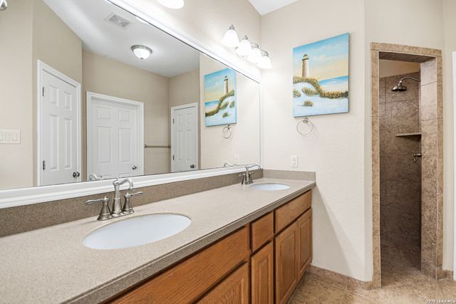 489 Lakeside Dr, Lakehills, TX 78063