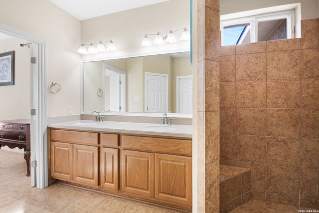 489 Lakeside Dr, Lakehills, TX 78063