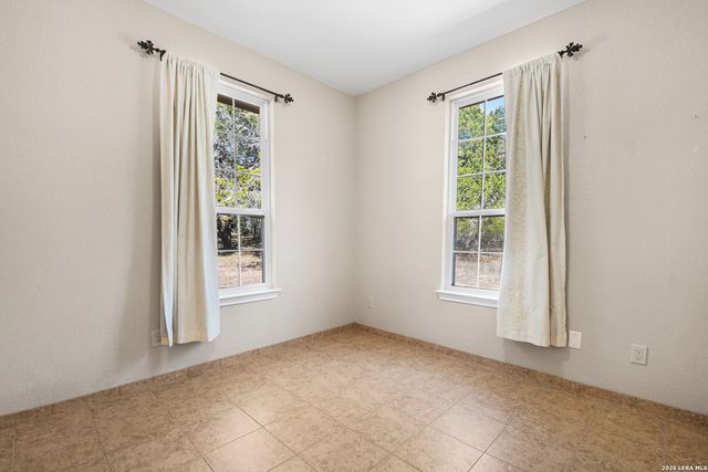 489 Lakeside Dr, Lakehills, TX 78063