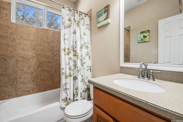 489 Lakeside Dr, Lakehills, TX 78063