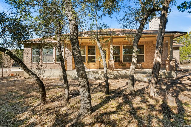 489 Lakeside Dr, Lakehills, TX 78063