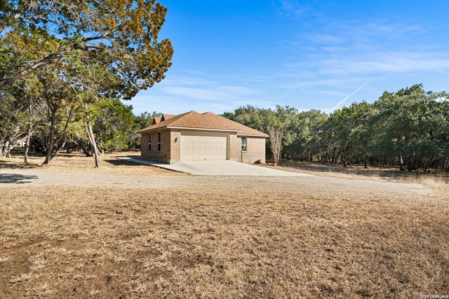 489 Lakeside Dr, Lakehills, TX 78063