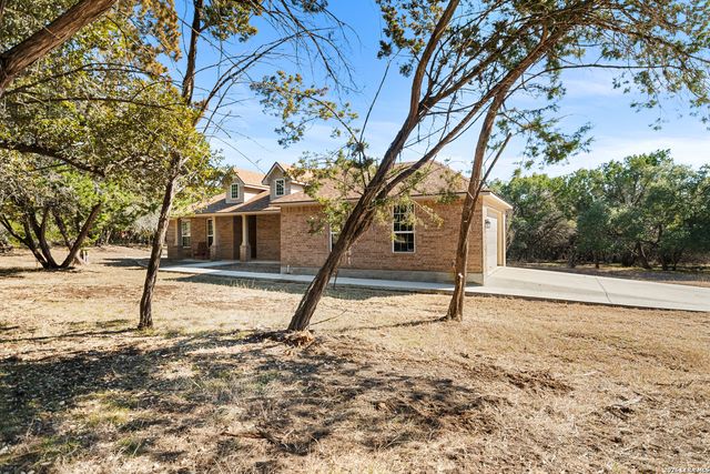 489 Lakeside Dr, Lakehills, TX 78063