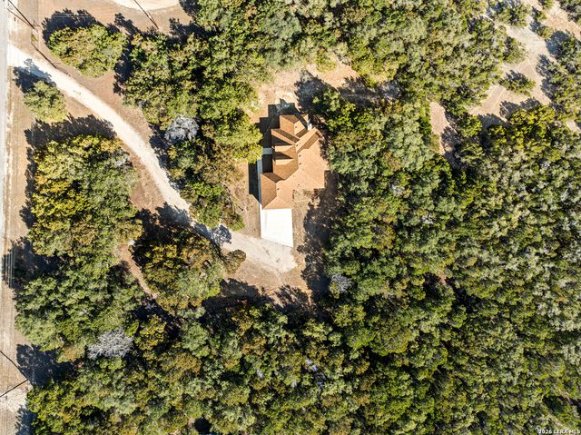 489 Lakeside Dr, Lakehills, TX 78063