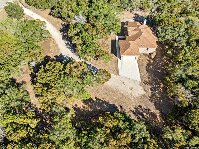 489 Lakeside Dr, Lakehills, TX 78063