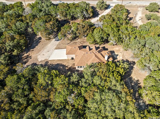 489 Lakeside Dr, Lakehills, TX 78063