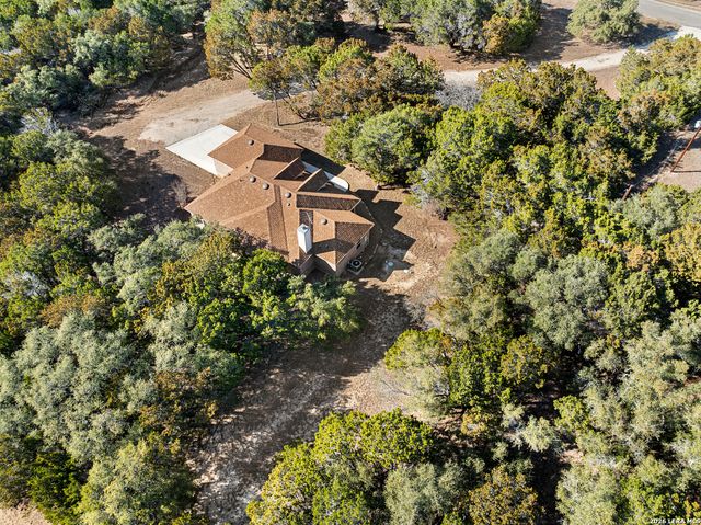 489 Lakeside Dr, Lakehills, TX 78063