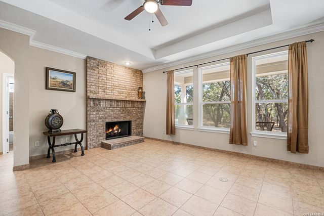 489 Lakeside Dr, Lakehills, TX 78063