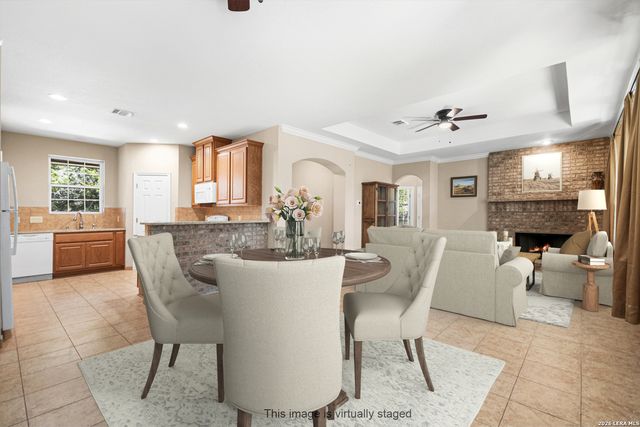 489 Lakeside Dr, Lakehills, TX 78063