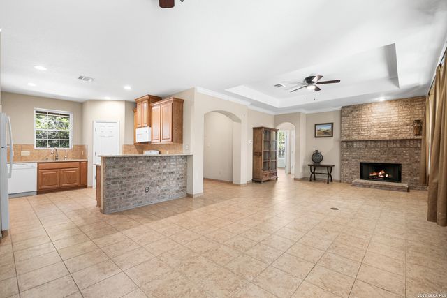 489 Lakeside Dr, Lakehills, TX 78063