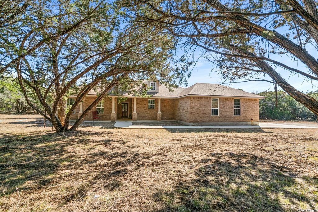 489 Lakeside Dr, Lakehills, TX 78063