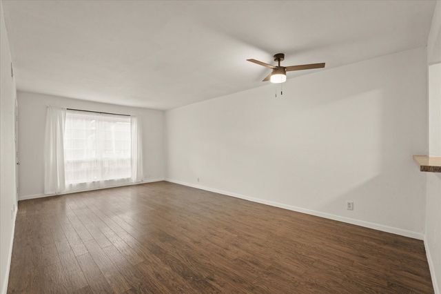 5305 Fleetwood Oaks Drive 274, Dallas, TX 75235