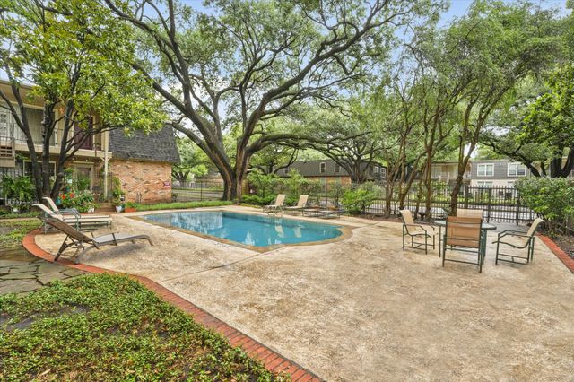 5305 Fleetwood Oaks Drive 274, Dallas, TX 75235