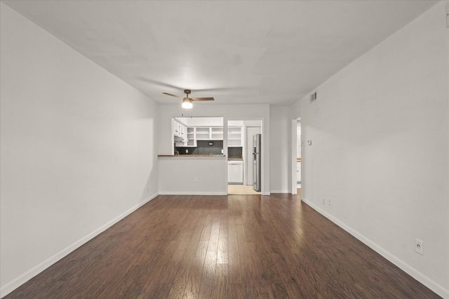 5305 Fleetwood Oaks Drive 274, Dallas, TX 75235