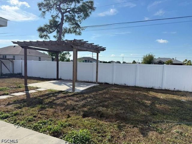 1010 NE 1st AVE, Cape Coral, FL 33909