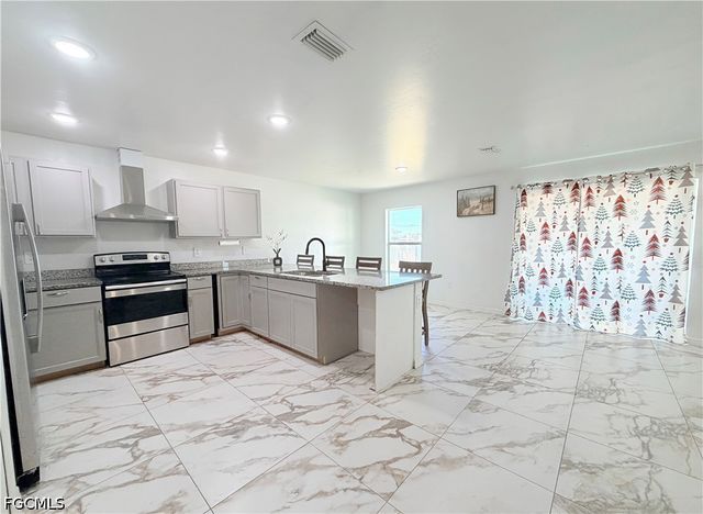 1010 NE 1st AVE, Cape Coral, FL 33909