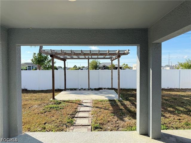 1010 NE 1st AVE, Cape Coral, FL 33909