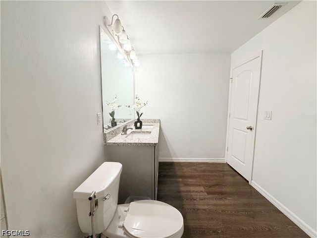 1010 NE 1st AVE, Cape Coral, FL 33909