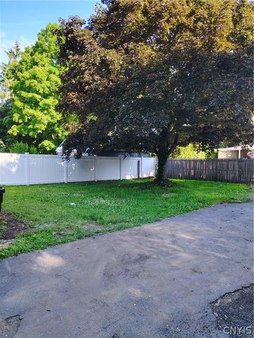 142 Warrington Road West, Syracuse, NY 13205