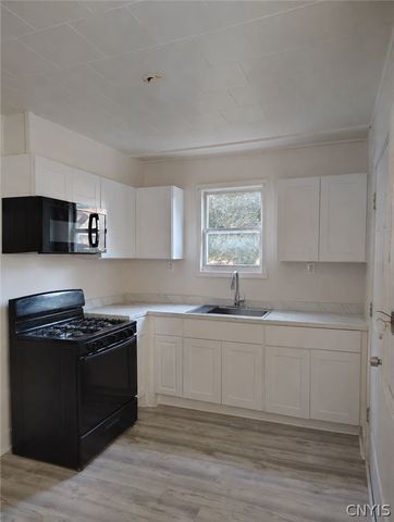 142 Warrington Road West, Syracuse, NY 13205