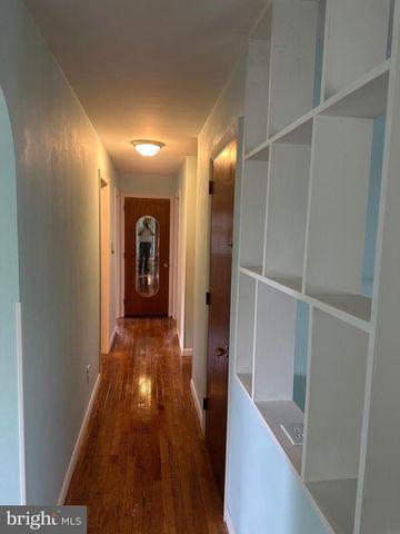 214 WHITTIER LN, Lancaster, PA 17602