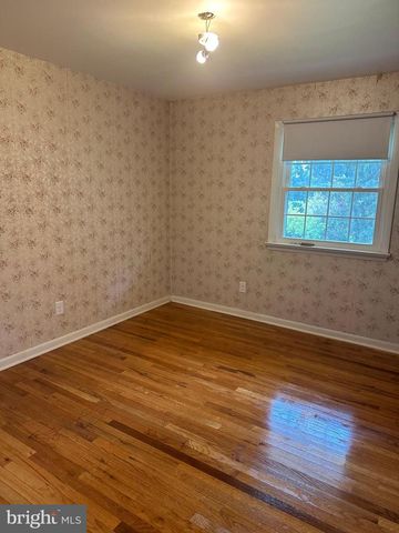 214 WHITTIER LN, Lancaster, PA 17602