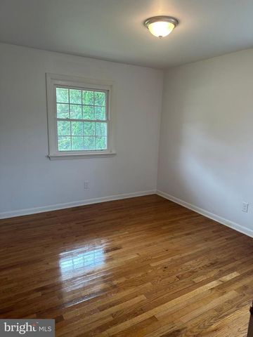 214 WHITTIER LN, Lancaster, PA 17602