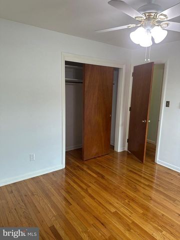 214 WHITTIER LN, Lancaster, PA 17602