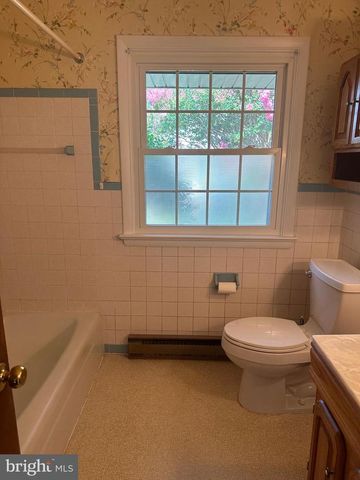 214 WHITTIER LN, Lancaster, PA 17602